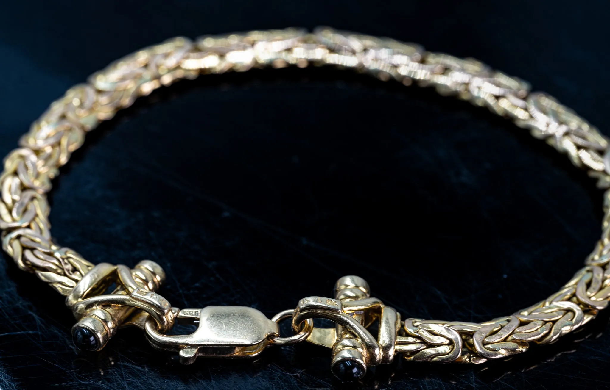 An Exquisite Yellow Gold Fancy Link Bracelet