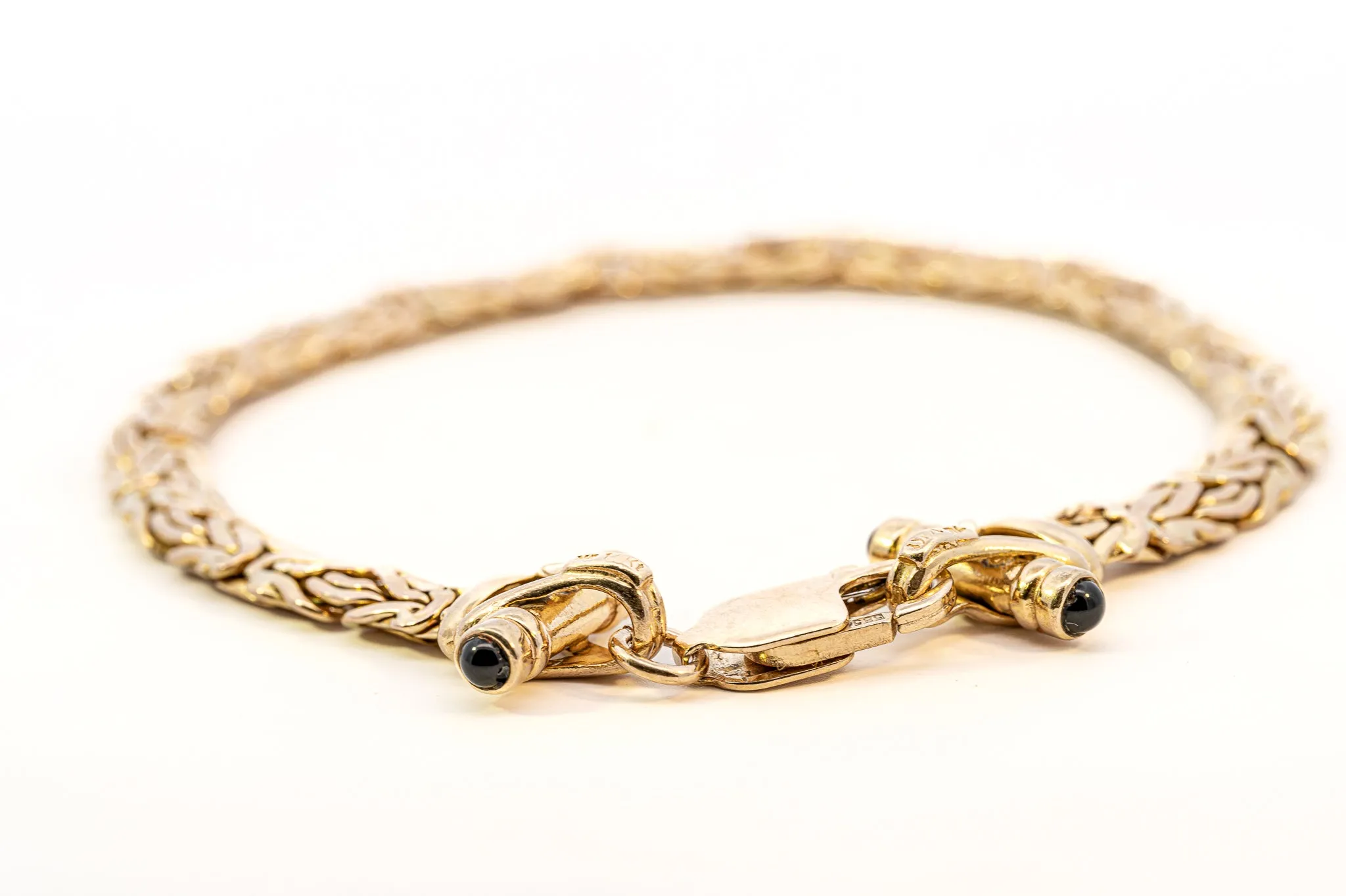 An Exquisite Yellow Gold Fancy Link Bracelet