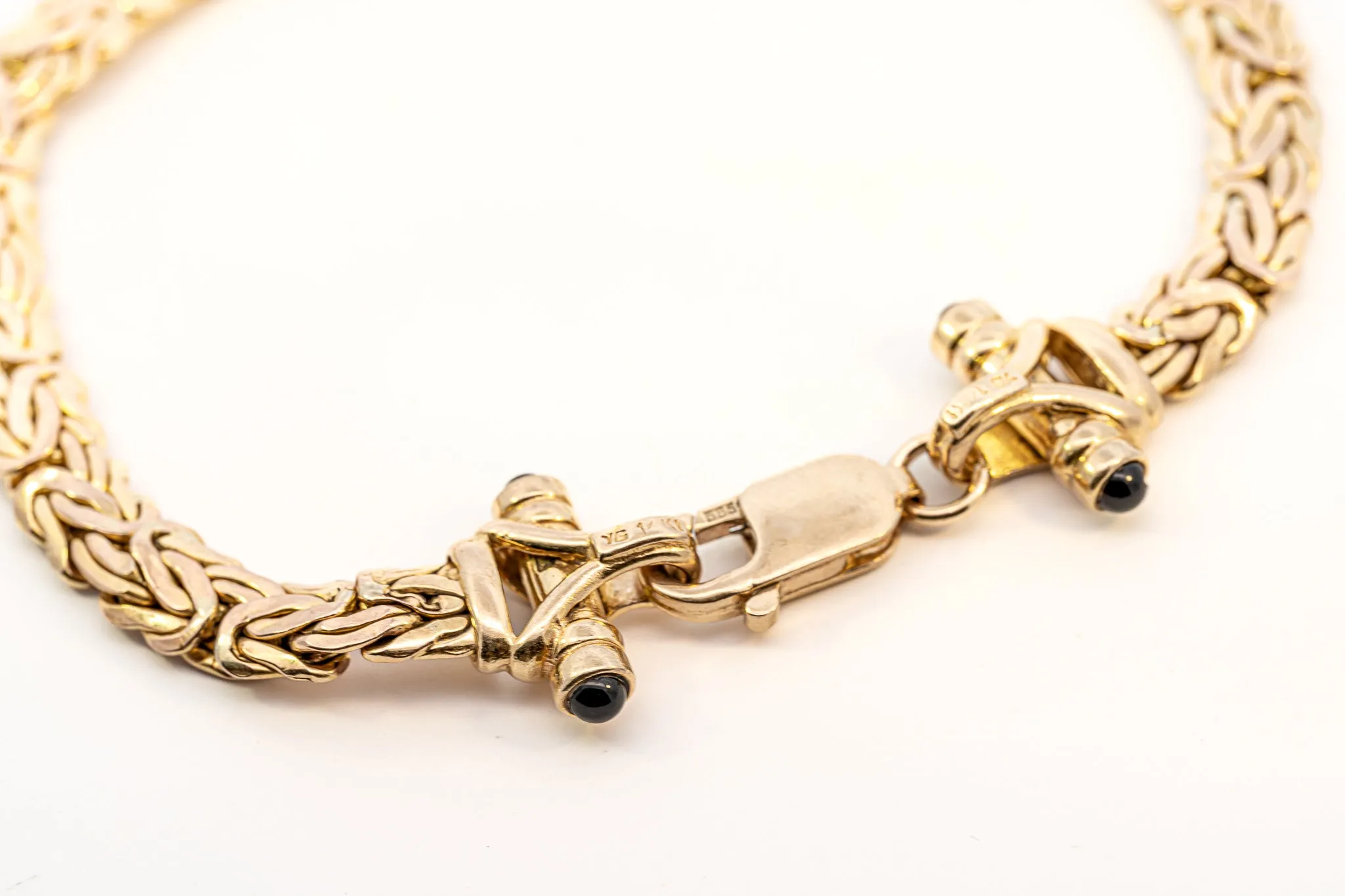 An Exquisite Yellow Gold Fancy Link Bracelet