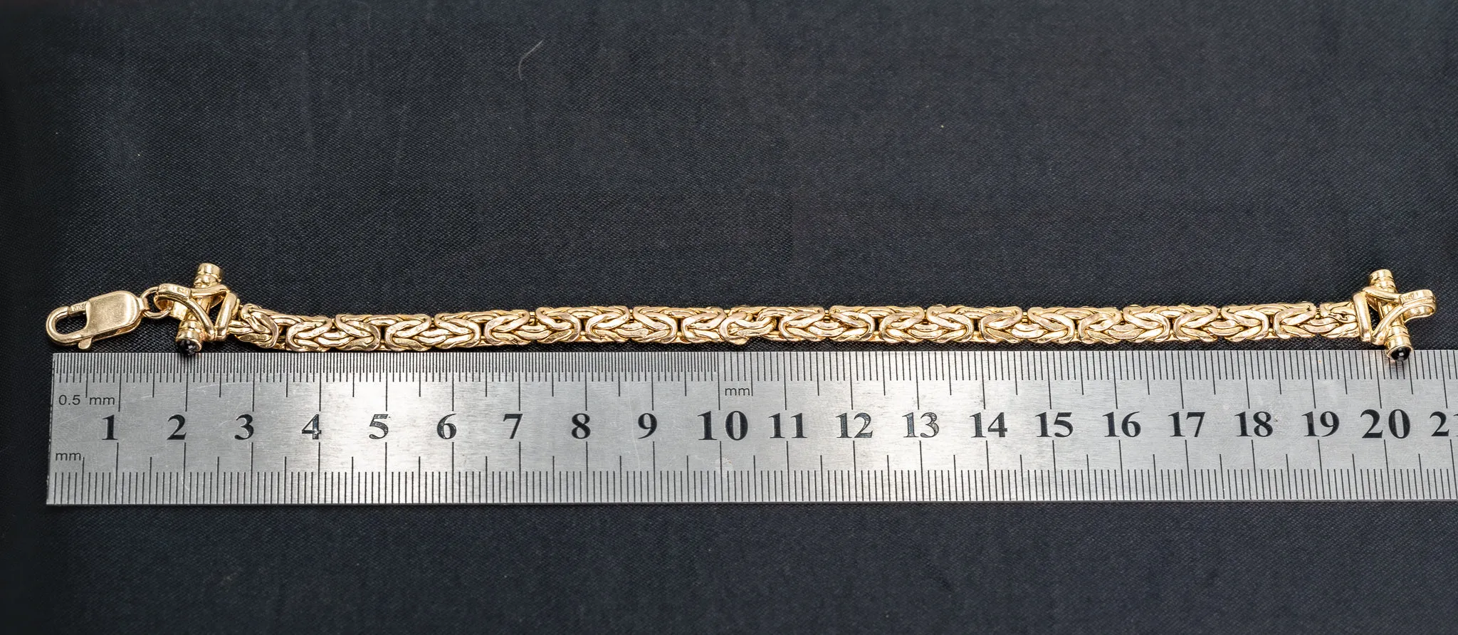 An Exquisite Yellow Gold Fancy Link Bracelet