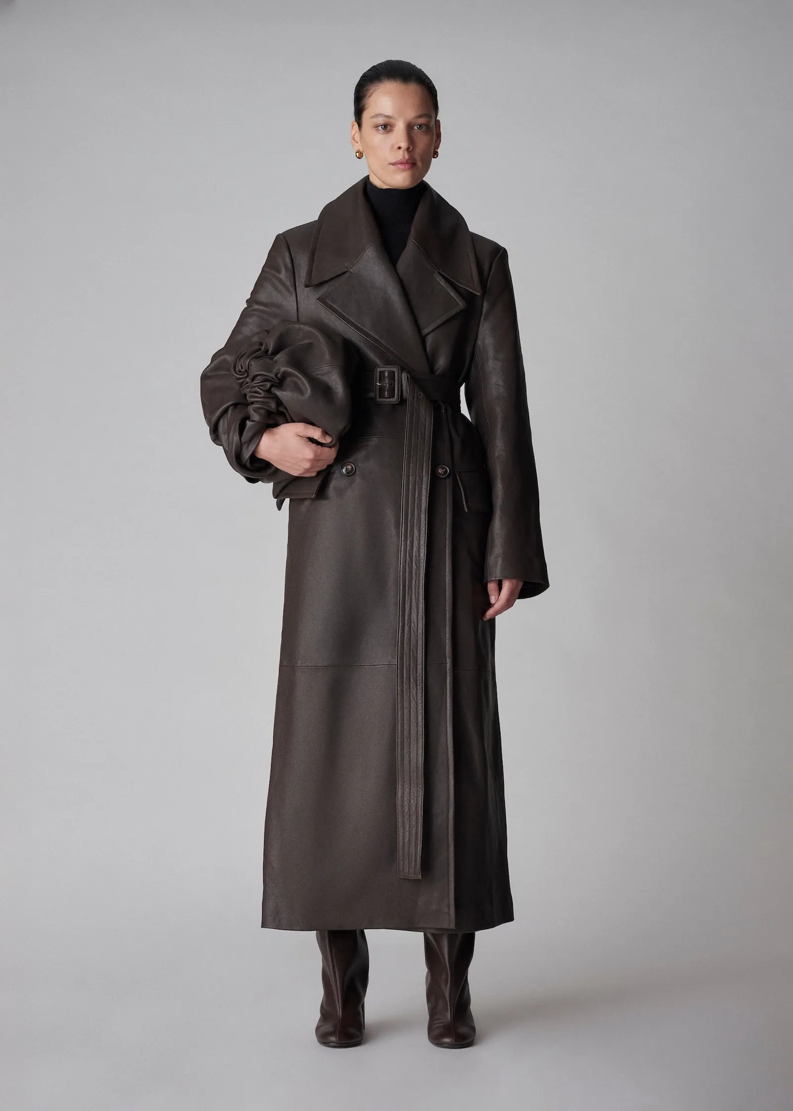 Double Breasted Trench Coat in Leather - Chocolate