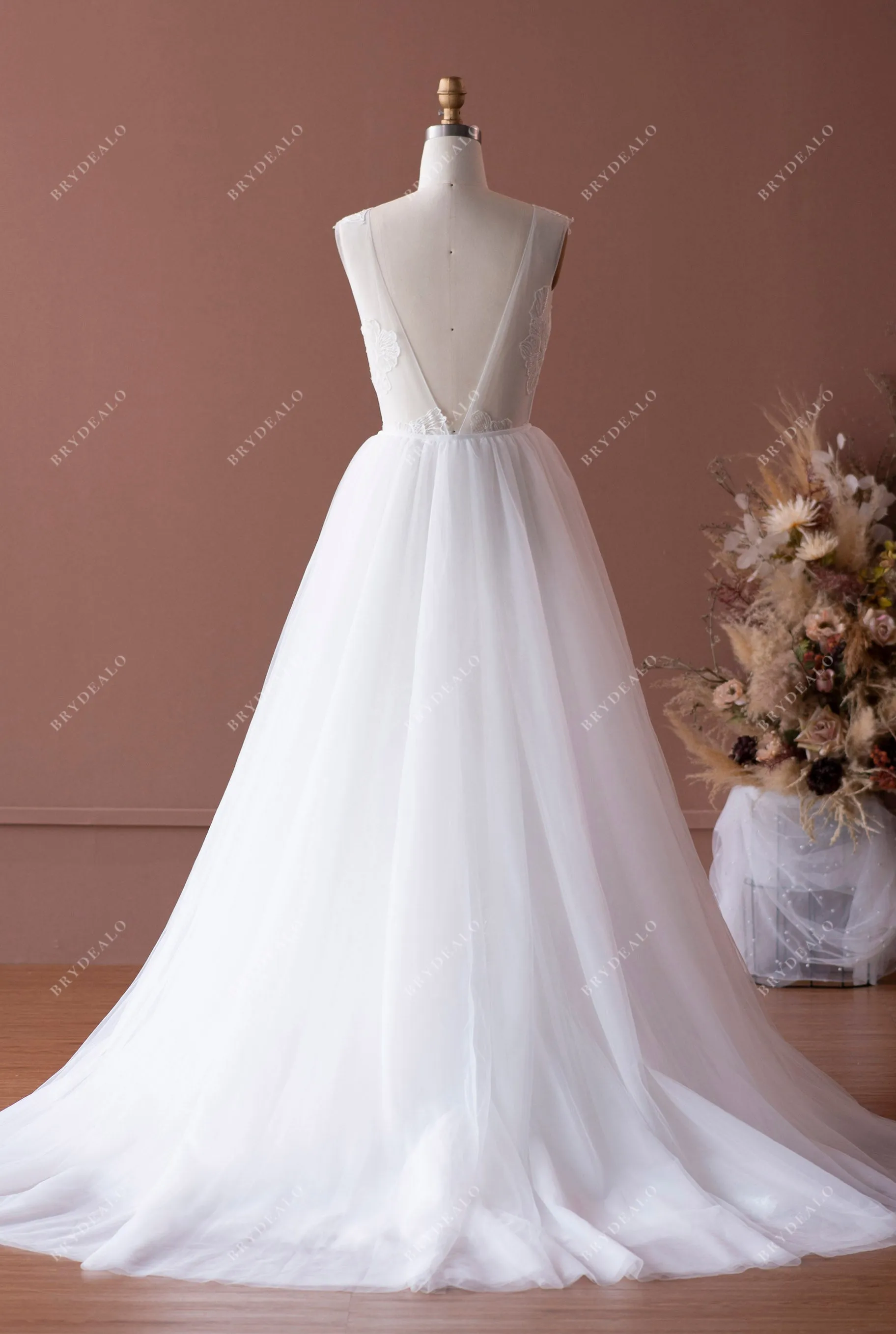 Sexy Plunging Neck Modern Lace Bridal Gown with Detachable Overskirt